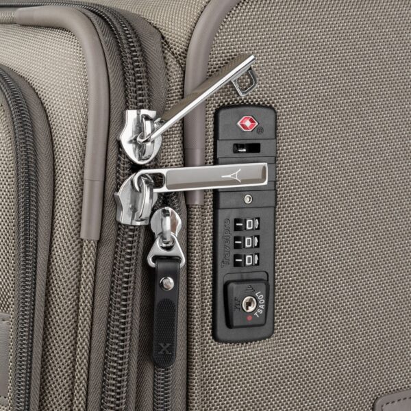 Platinum® Elite Large Check-In Spinner